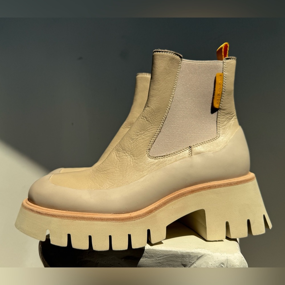 Trendy Beige Platform Ankle Boots size 6.5 women H9N14 - Picture 6 of 9